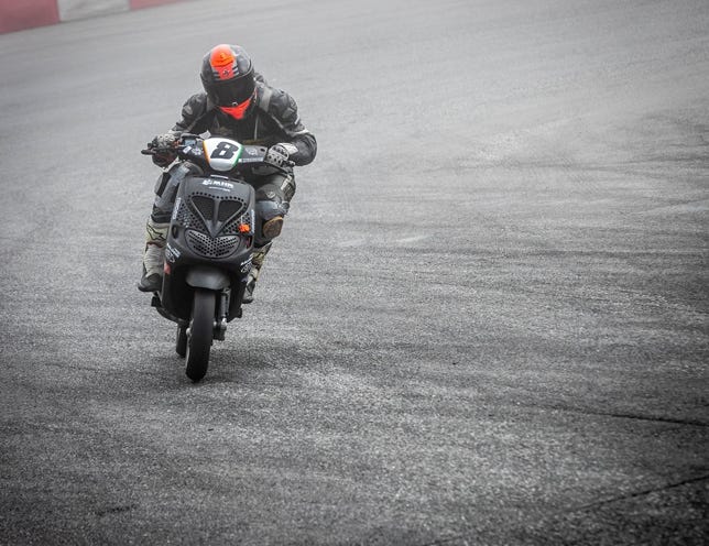 Camp d'été motos sur le circuit d'Andorre en juillet et août