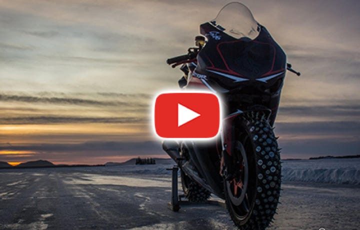 2RTeam réponds à vos attentes en vous fournissants vos maxi clous pour pneus moto afin de rouler sur glace.