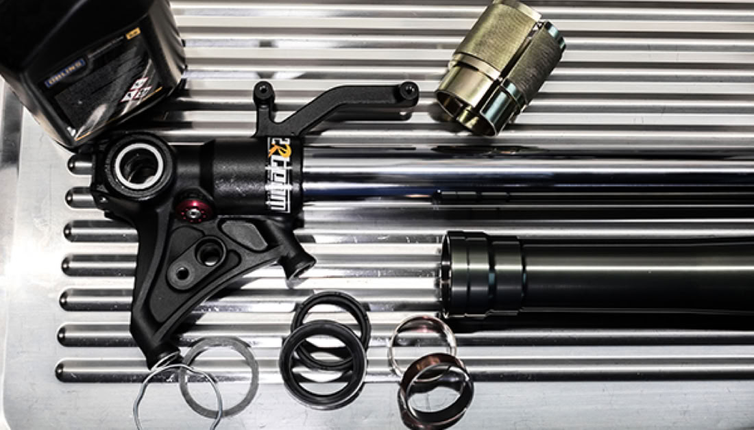 Changement de joint spy de fourche, bague de friction, boitier joint d’amortisseur, déblocage vis de réglage hydraulique, démontage / échange pied de fourche... liste non exhaustive.