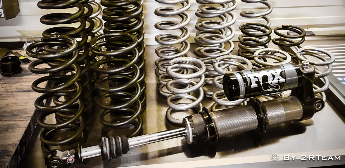 Changement de joint spy de fourche, bague de friction, boitier joint d’amortisseur, déblocage vis de réglage hydraulique, démontage / échange pied de fourche... liste non exhaustive.