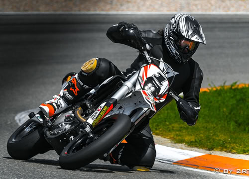 KTM 450 SMR au circuit de Castelletto en Italie