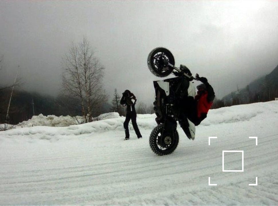 2RTeam réponds à vos attentes en vous fournissants vos maxi clous pour pneus moto afin de rouler sur glace.